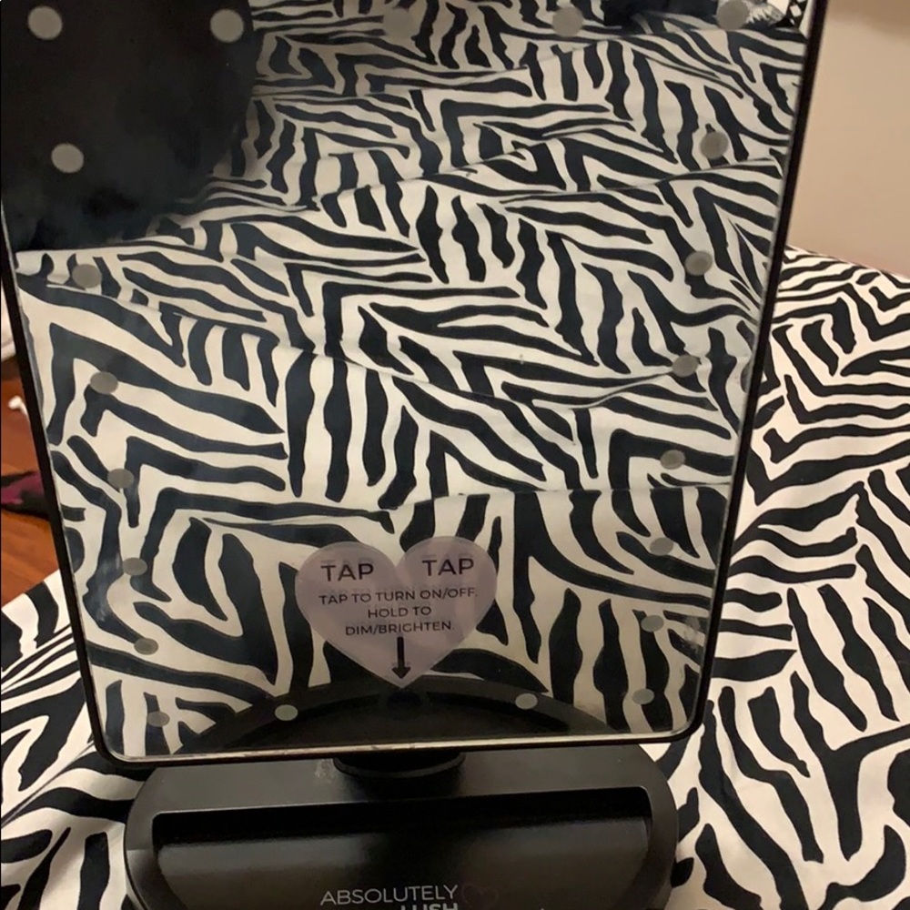 A light up mirror never before used